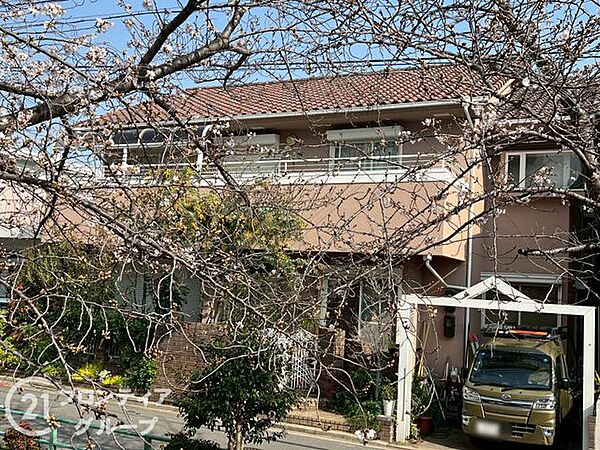 緑豊かな環境に恵まれ窓から春は桜の花見、新緑紅葉を楽しめます。