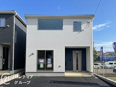 外観:外壁は、汚れにくくメンテナンスのしやすいサイディング材を採用!色あせや日焼けが目立ちにくく、メンテナンス費用も軽減できます。また、ひび割れや破損に強いので安心してお住まいして頂けますね。 外観:外壁は、汚れにくくメンテナンスのしやすいサイディング材を採用!色あせや日焼けが目立ちにくく、メンテナンス費用も軽減できます。また、ひび割れや破損に強いので安心してお住まいして頂けますね。
