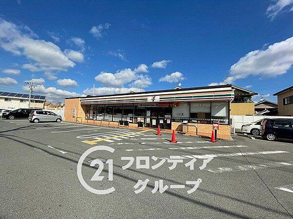 セブンイレブン大和高田上大谷店 徒歩8分。 640m