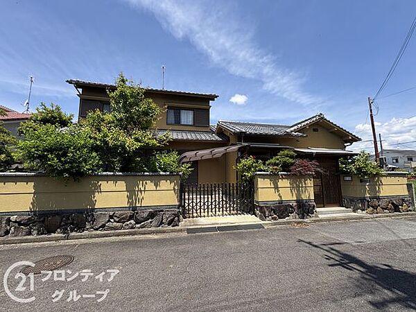周辺環境充実！落ち着いた環境で新生活スタートできますね。南向きにつき陽当たり・通風良好です