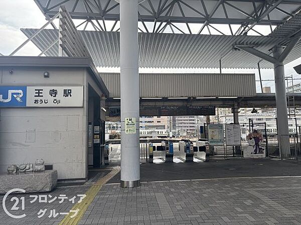 王寺駅(JR西日本 関西本線) 徒歩22分。 1700m