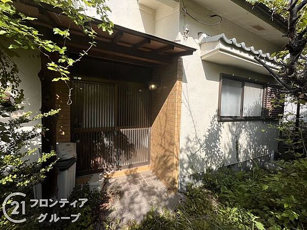 玄関は、家の顔とも言える大切なスペースで、訪れる人に温かい印象を与え、家全体の雰囲気を引き立てます！