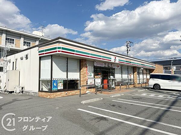 セブンイレブン奈良法蓮町店 徒歩12分。 940m
