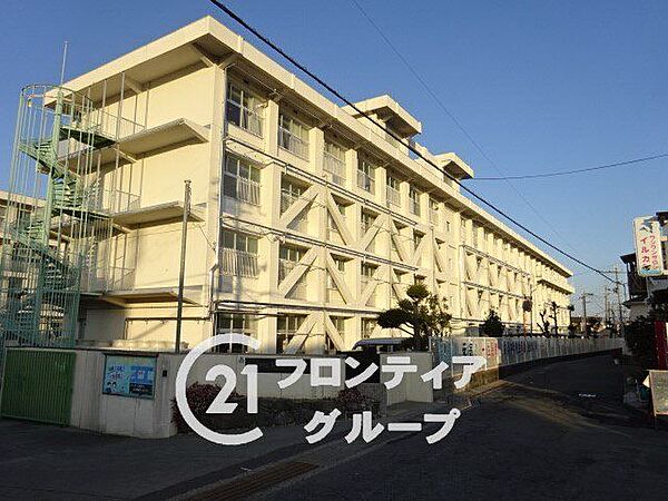 大和高田市立片塩中学校 徒歩23分。 1800m