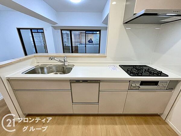 対面カウンターで、家族とコミュニケーションを取りながら料理ができるキッチンです