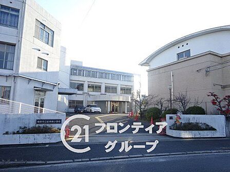 橿原市立畝傍南小学校 徒歩9分。 660m