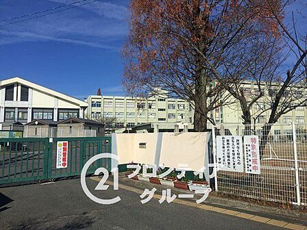 奈良市立登美ケ丘中学校 徒歩22分。 1720m