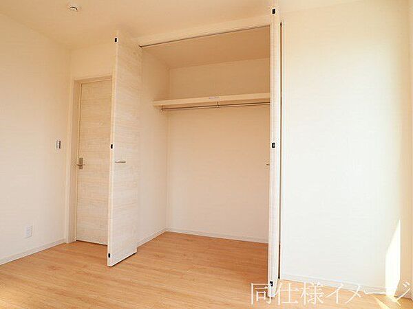 ＼同仕様写真／各室に収納スペ―スがありますのでお部屋スッキリ片付きますね