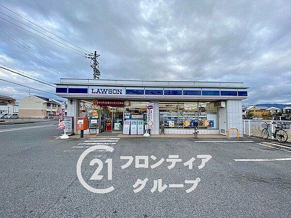 ローソン橿原土橋店 徒歩10分。 770m