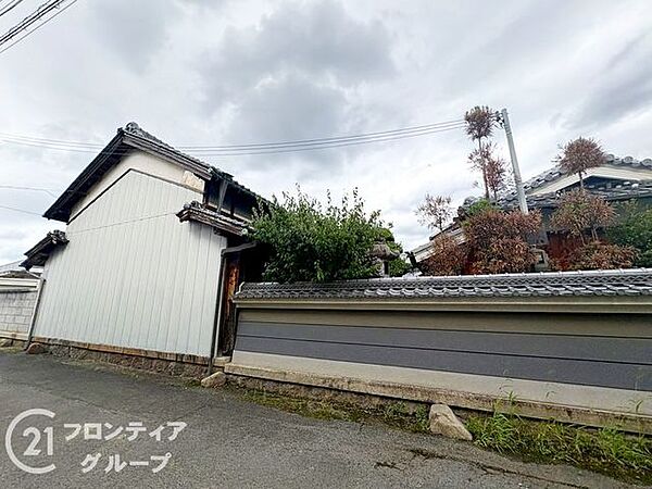 年月を重ねるほどに深みを増す堂々とした佇まい！手入れの行き届いた外壁や屋根が住む人の愛情を物語る、まさに理想の和モダンな暮らしを叶える憧れの邸宅！