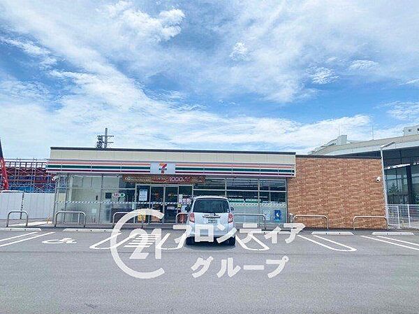 セブンイレブン木津川台6丁目店 徒歩6分。 410m