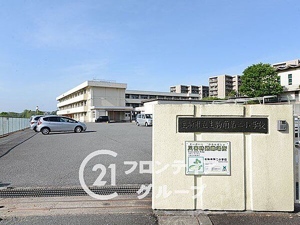 生駒市立生駒南第二小学校 徒歩7分。 560m