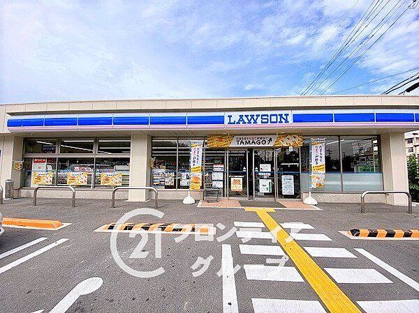 ローソン生駒小平尾町店 徒歩9分。 710m