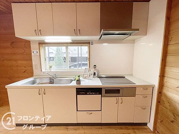 キッチンは、料理を楽しむための機能的な空間で、効率的な作業をサポートします