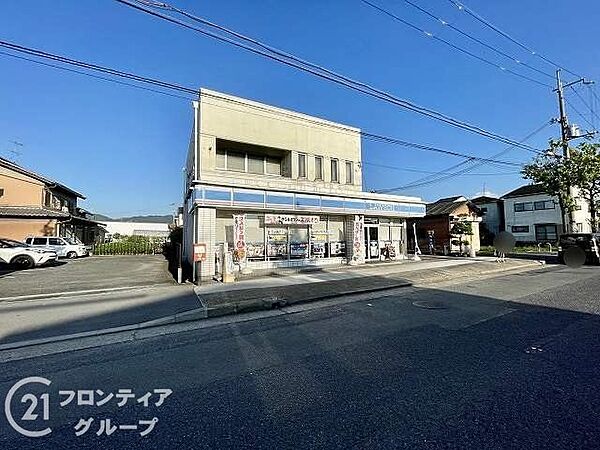 ローソン天理ながら店 徒歩2分。 110m
