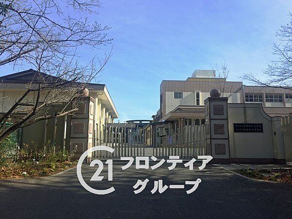 奈良市立富雄第三小学校 徒歩20分。 1600m