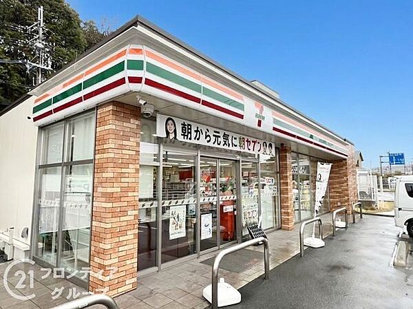 セブンイレブン生駒中菜畑1丁目店 徒歩8分。 580m
