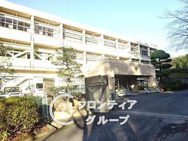 橿原市立畝傍中学校 徒歩10分。 800m