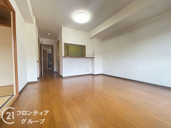 広々としたリビングで、明るい日が差し込みます！