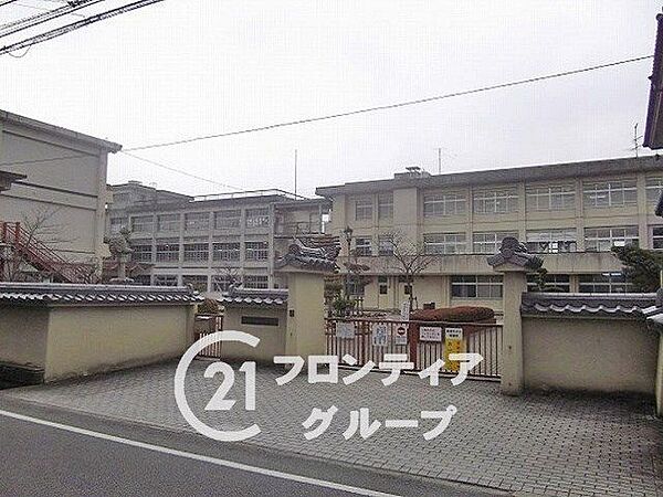 斑鳩町立斑鳩小学校 徒歩31分。 2450m
