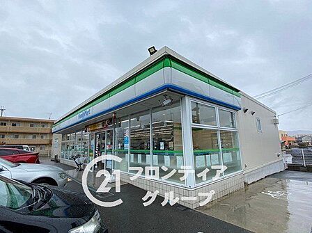 ファミリーマート近鉄九条駅前店 徒歩4分。 310m