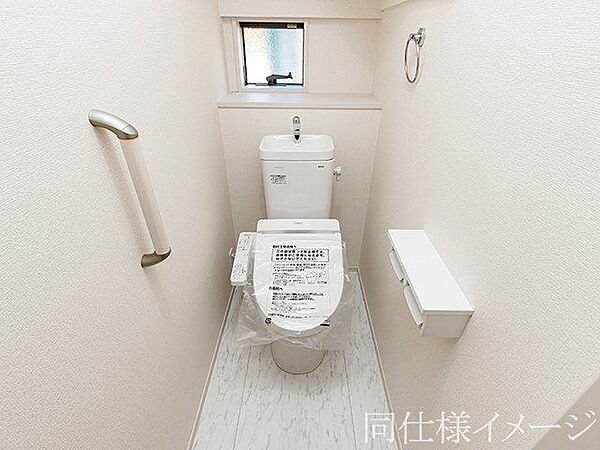 ＼同仕様写真／トイレは1階と2階の2カ所に設置！階段を上り下りせずに使用できるので、高齢の方にも安心です！