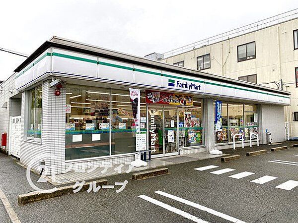 ファミリーマート橿原内膳町店 徒歩8分。 580m