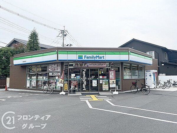 ファミリーマート天理指柳町店 徒歩8分。 620m
