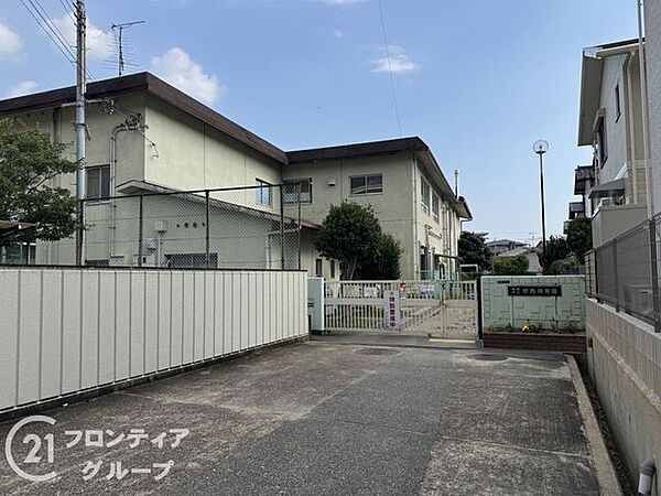 京西保育園 徒歩8分。 620m