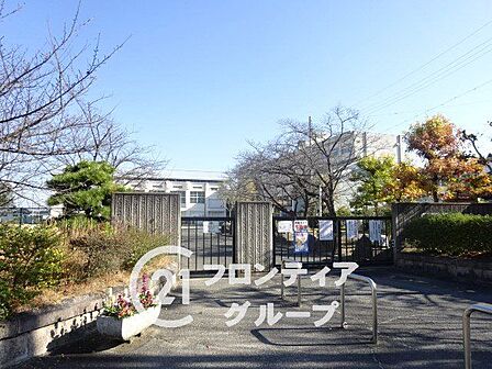 橿原市立晩成小学校 徒歩14分。 1080m