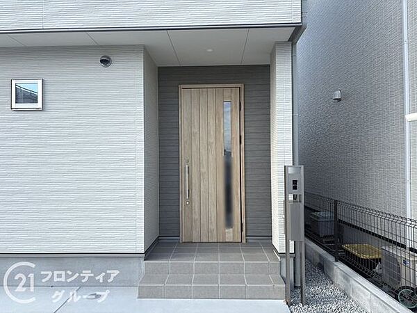 玄関を拡大表示