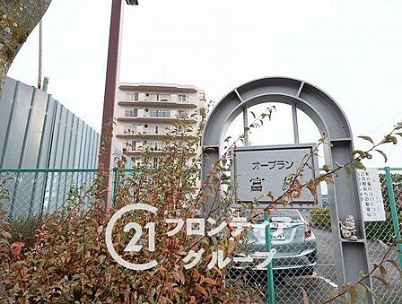 はじめてのマイホーム購入は、わからないことだらけで当然です。資金計画から物件選びまで、順を追ってスタッフが一緒に考えていきます