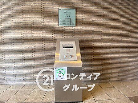 綺麗に保たれた共有スペースからは日々の丁寧な管理体制の良さがしっかりと伝わってきますね!洗練されたインテリアが配置された空間は家族やゲストを心地よく迎えてくれます