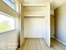 室内：住まい選びは、価格や立地だけでなく、将来の暮らし方まで含めて考えることが大切です。今の段階で気になっていることを、まずスタッフに話してみてください