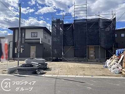 外観:モダンな雰囲気を醸し出す美しい外観デザインが目を引く住まいですね!これからの暮らしがより一層楽しみになるような洗練されたフォルムが魅力です 外観:モダンな雰囲気を醸し出す美しい外観デザインが目を引く住まいですね!これからの暮らしがより一層楽しみになるような洗練されたフォルムが魅力です