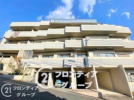 駅から徒歩5分のマンションは、通勤や通学にとても便利で、時間を有効に使える素晴らしい立地です!
