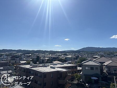 はじめてのマイホーム購入は、わからないことだらけで当然です。資金計画から物件選びまで、順を追ってスタッフが一緒に考えていきます