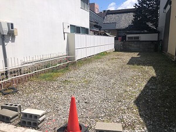 西側正面から撮影しました