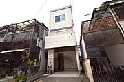 水無瀬駅より徒歩15分 築9年11ヶ月 3階建の賃貸物件