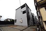 高槻駅より徒歩20分 新築 3階建の賃貸物件