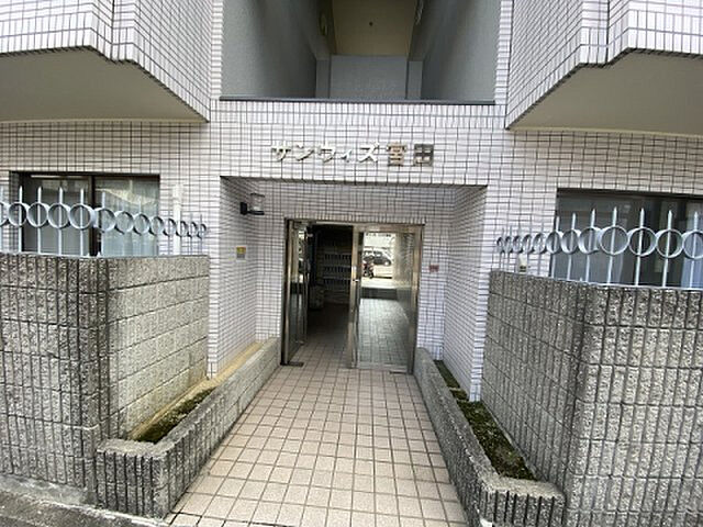 13 / 28