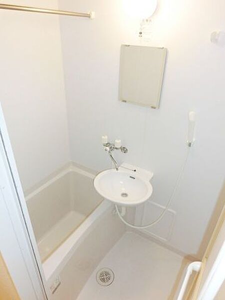画像5:キレイなバスルーム。浴室乾燥も付いてます。