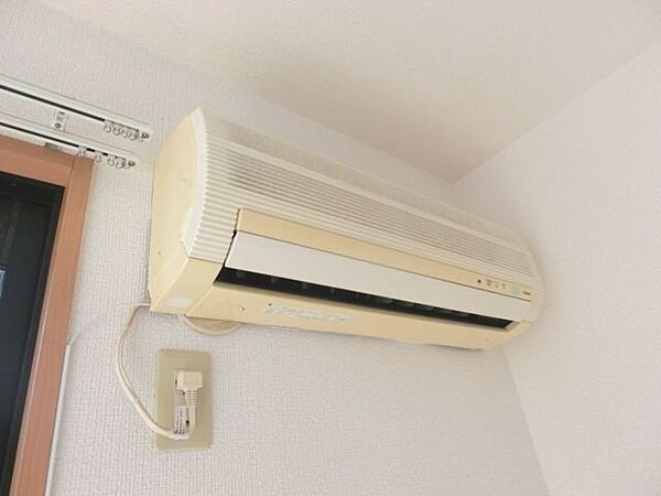 画像16:エアコン付きのお部屋で四季問わず快適に過ごせます
