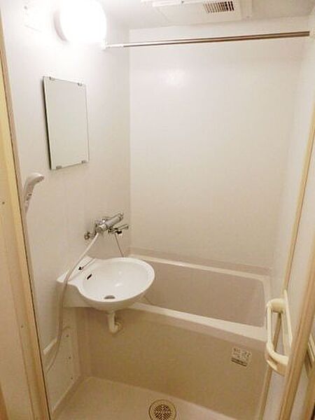 画像5:浴室乾燥付きのバスルーム