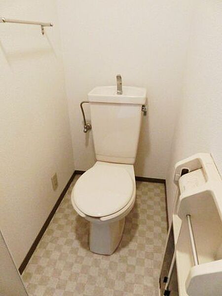 画像9:トイレはシンプルですね。