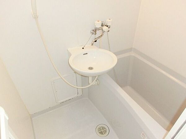 画像5:清潔感のあるバスルームです