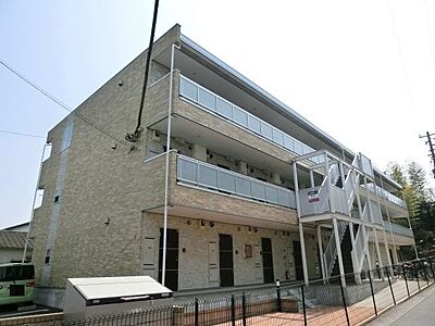 外観:2013年12月築の築浅物件。 外観:2013年12月築の築浅物件。