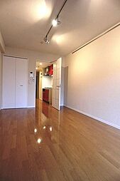 東急田園都市線 三軒茶屋駅 徒歩16分の賃貸マンション 4階1Kのリビング/ダイニング