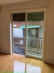 アドウビ学芸大学 B 1階ワンルームのリビング/ダイニング