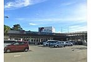 駅前の利便性を享受できる立地です。商業施設も近く、日々の暮らしに寄り添う住まいがここにあります。